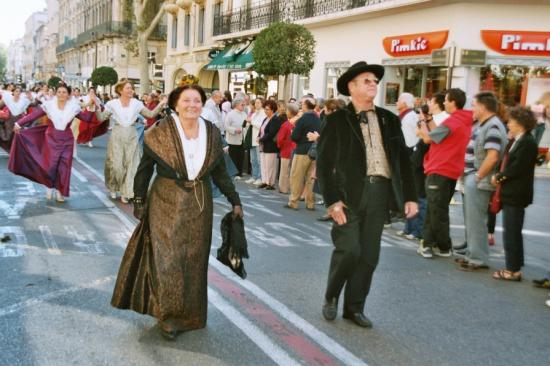 DEFILE RUE DE LA REPUBLIQUE