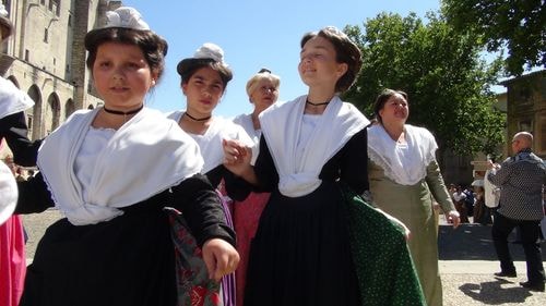 Avignon defile des 90 ans du ruban 7 