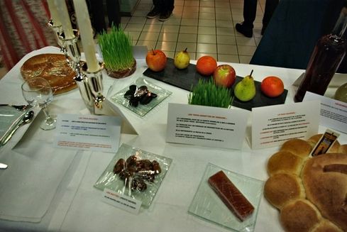 Avignon les halles exposition table des 13 desserts 1 