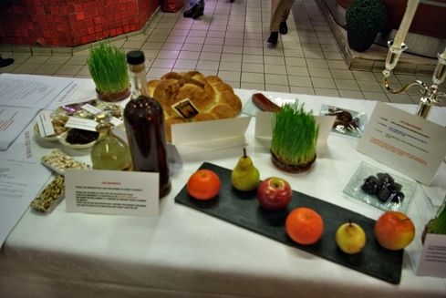 Avignon les halles exposition table des 13 desserts 3 