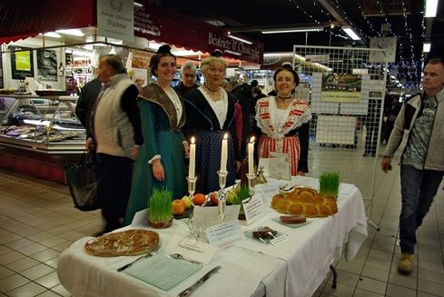 Avignon les halles exposition table des 13 desserts 8 