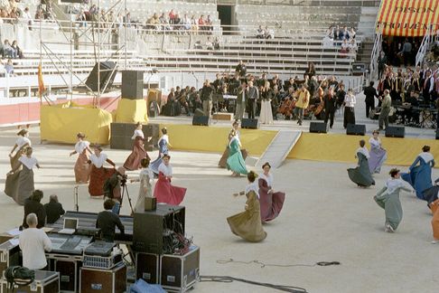 Guy bonnet et le ruban aux arenes d arles 2003 0 