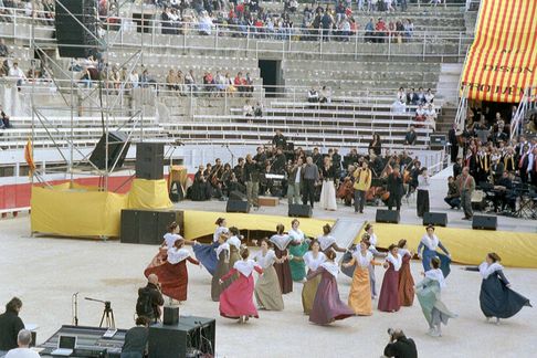 Guy bonnet et le ruban aux arenes d arles 2003 1 