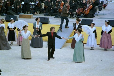 Guy bonnet et le ruban aux arenes d arles 2003 10 