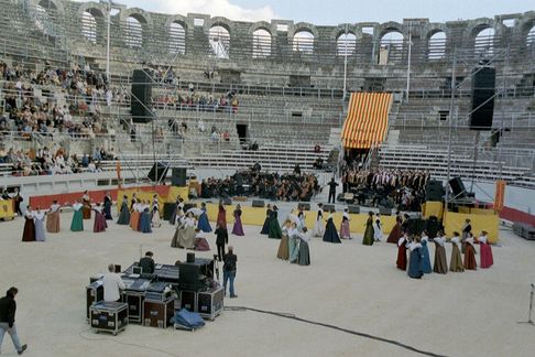 Guy bonnet et le ruban aux arenes d arles 2003 3 