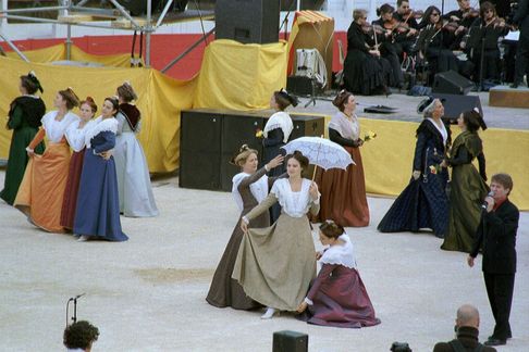 Guy bonnet et le ruban aux arenes d arles 2003 4 