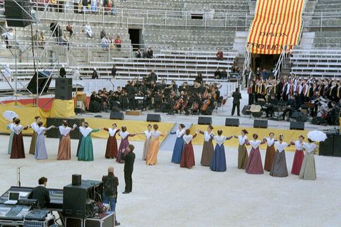 Guy bonnet et le ruban aux arenes d arles 2003 5 