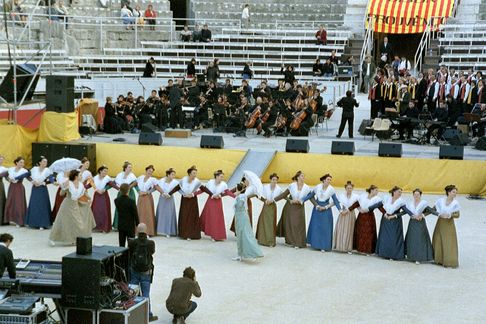 Guy bonnet et le ruban aux arenes d arles 2003 6 