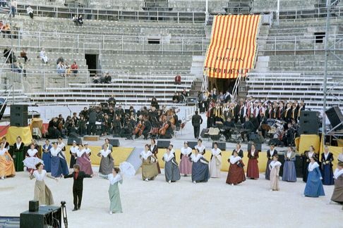 Guy bonnet et le ruban aux arenes d arles 2003 9 