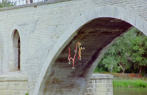 Hommage a farfantello sur le pont d avignon 11 