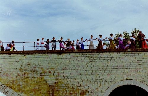 Hommage a farfantello sur le pont d avignon 14 