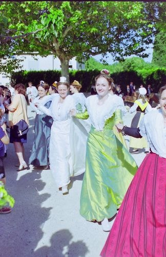 Mariage de marie claire moucadeau en costume d arlesienne 1999 7 